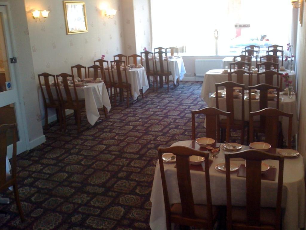 The Albert Hotel Near Winter Gardens Blackpool Bagian luar foto
